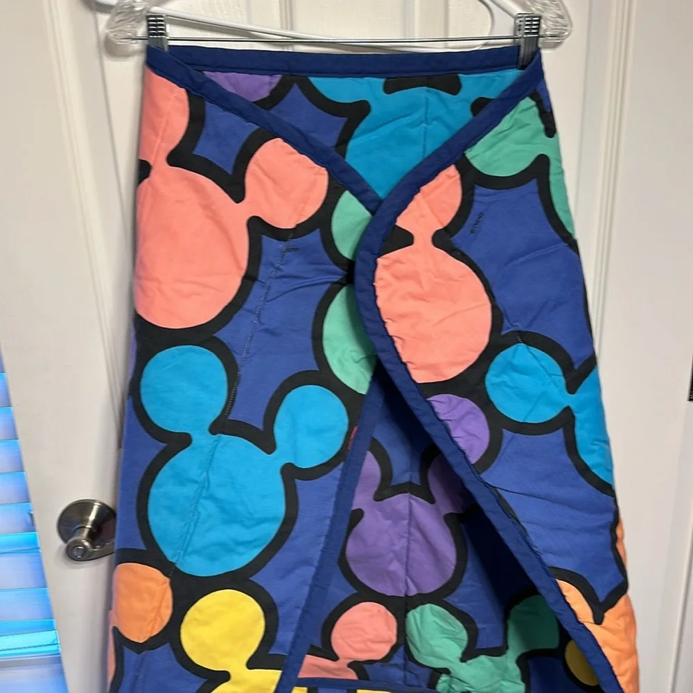 Kid blanket, brightly colored Mickey Mouse. - Picture 3 of 3